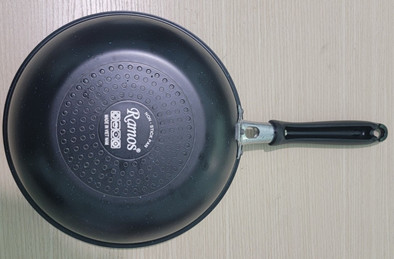 Cận cảnh lớp chống dính Whitford trên bề mặt chảo